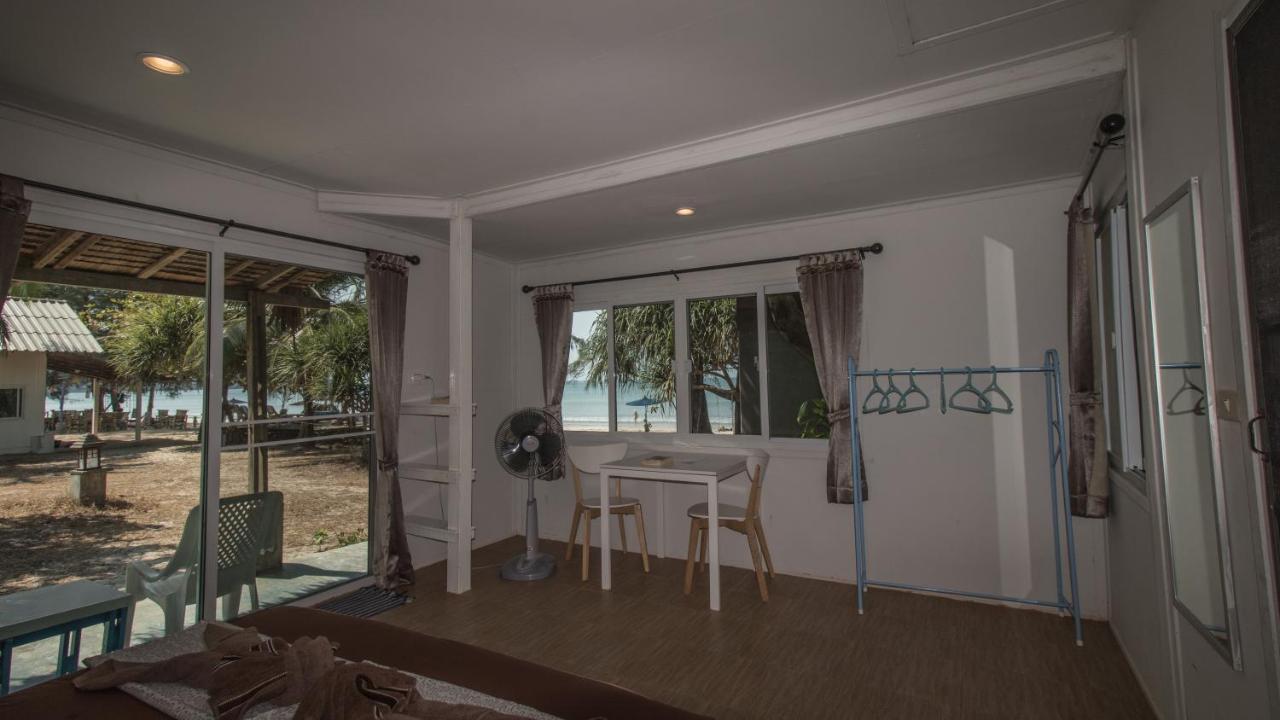 Phayam Friends Hotel Koh Phayam Bagian luar foto