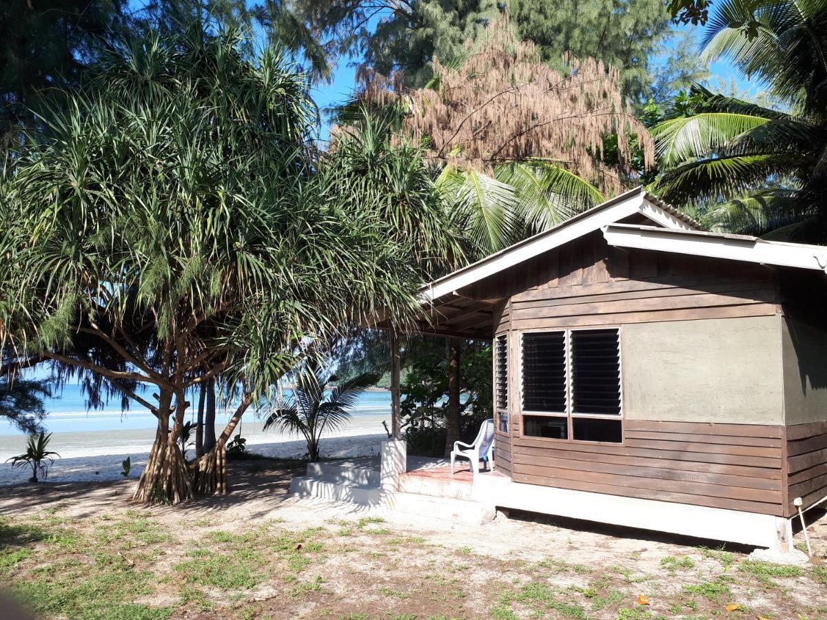Phayam Friends Hotel Koh Phayam Bagian luar foto