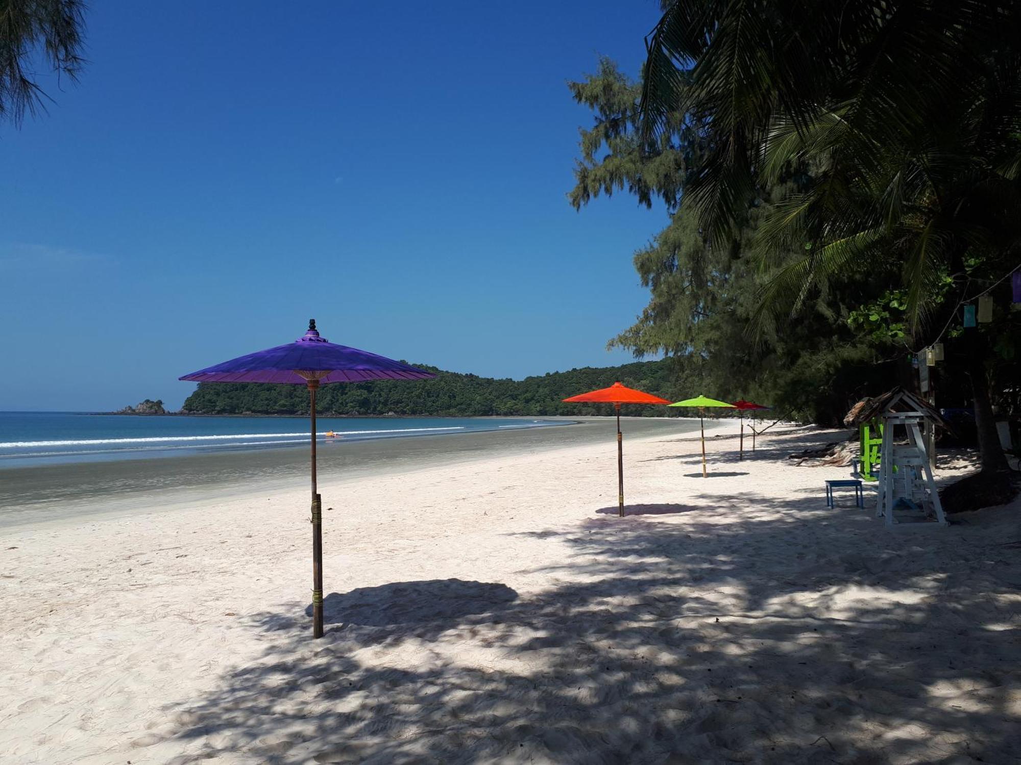 Phayam Friends Hotel Koh Phayam Bagian luar foto