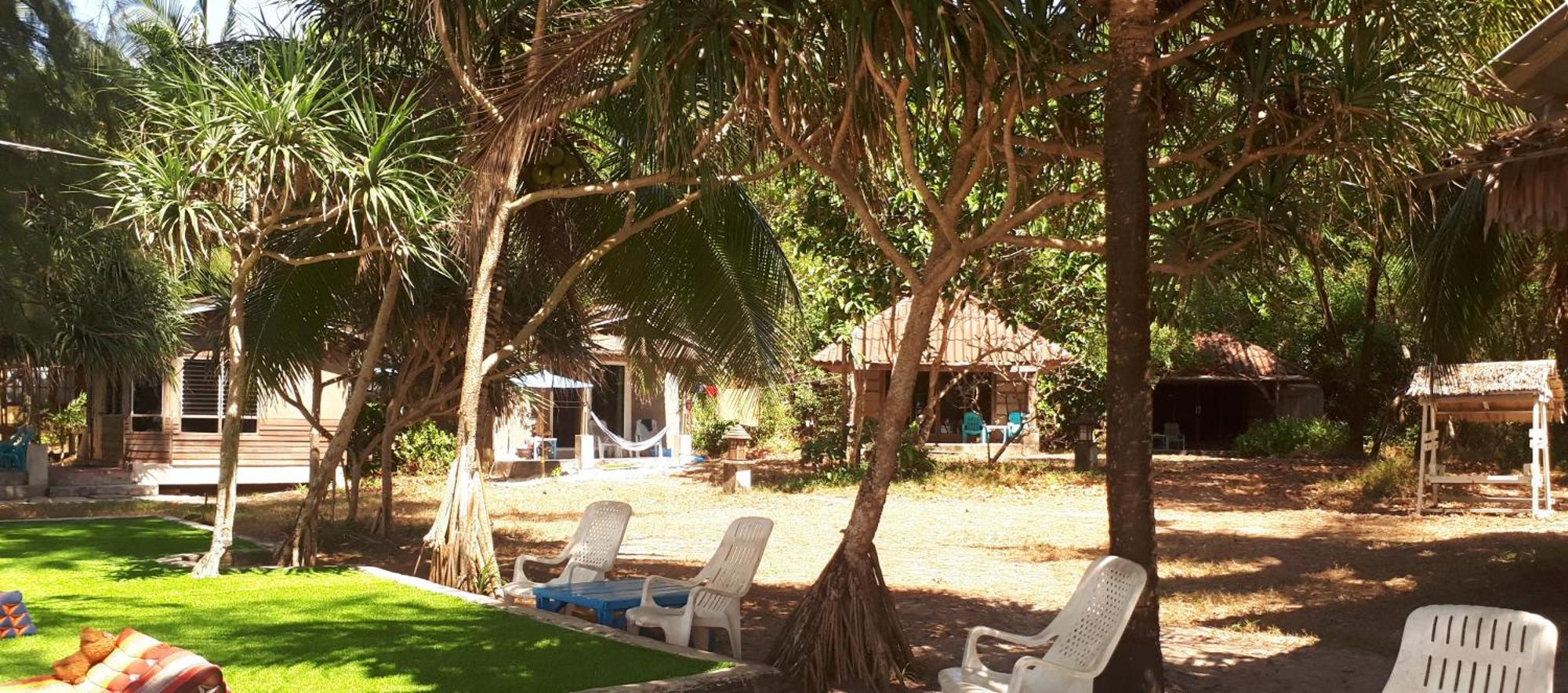 Phayam Friends Hotel Koh Phayam Bagian luar foto