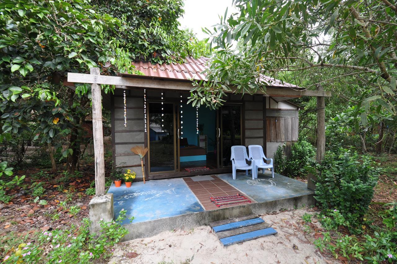 Phayam Friends Hotel Koh Phayam Bagian luar foto