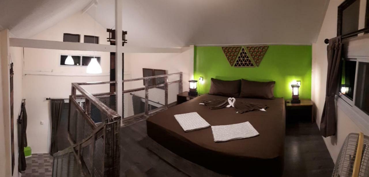 Phayam Friends Hotel Koh Phayam Bagian luar foto