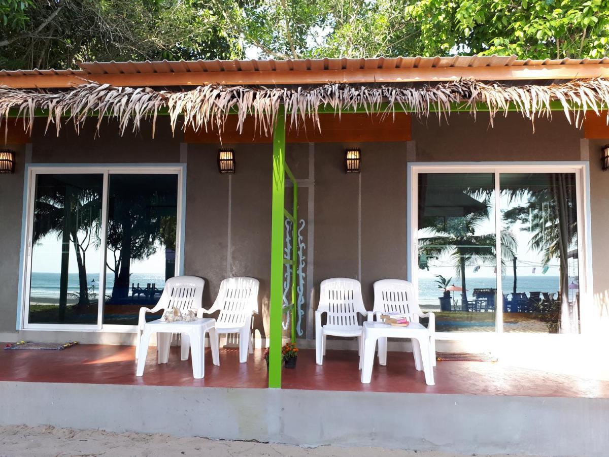 Phayam Friends Hotel Koh Phayam Bagian luar foto